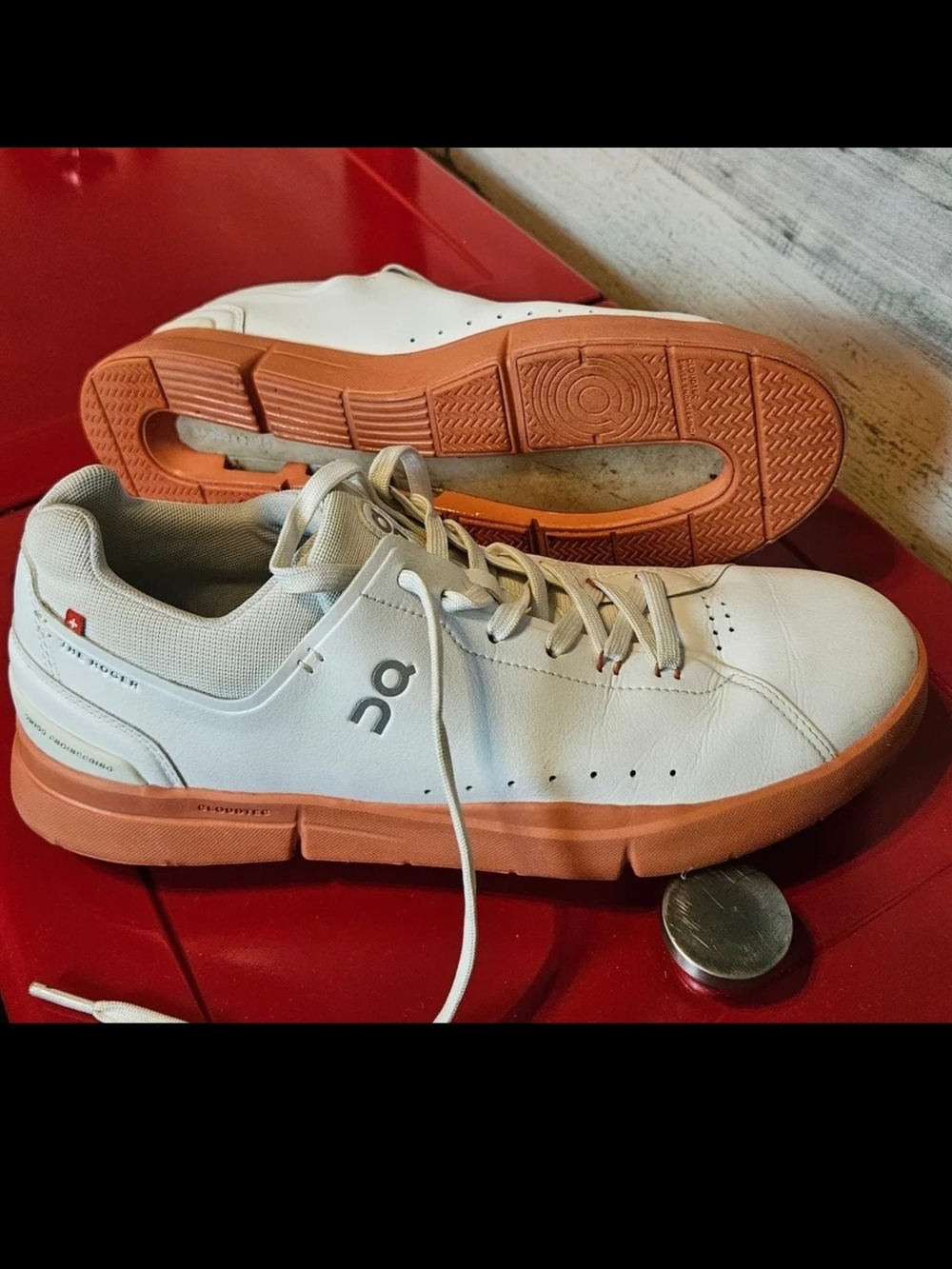 On Running Men's White Sneakers The Roger Sz. 10.5 Excellent Condition